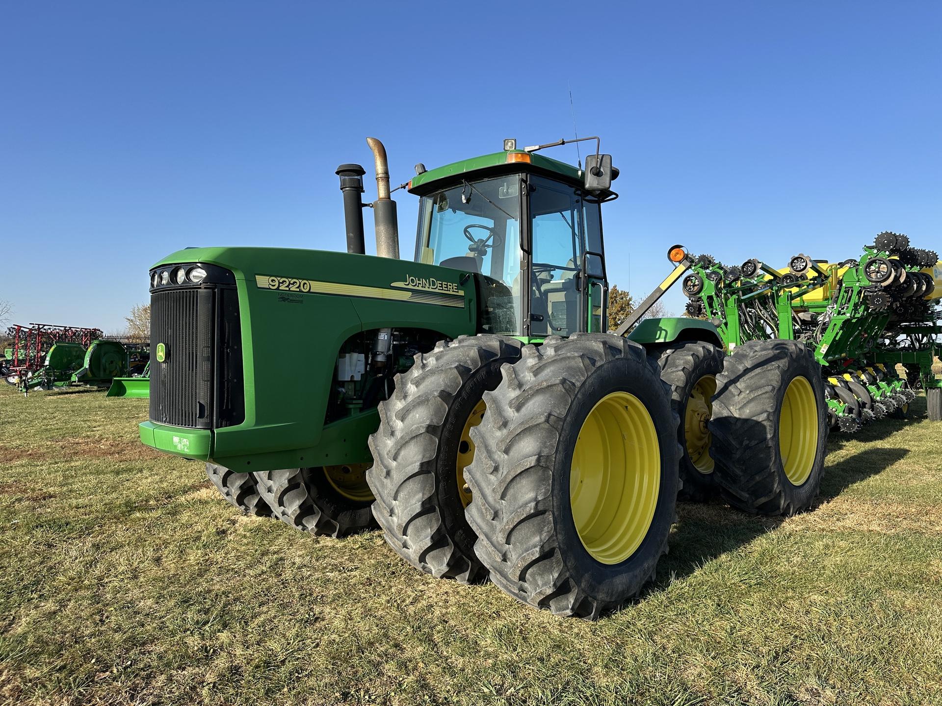 2005 John Deere 9220 Image