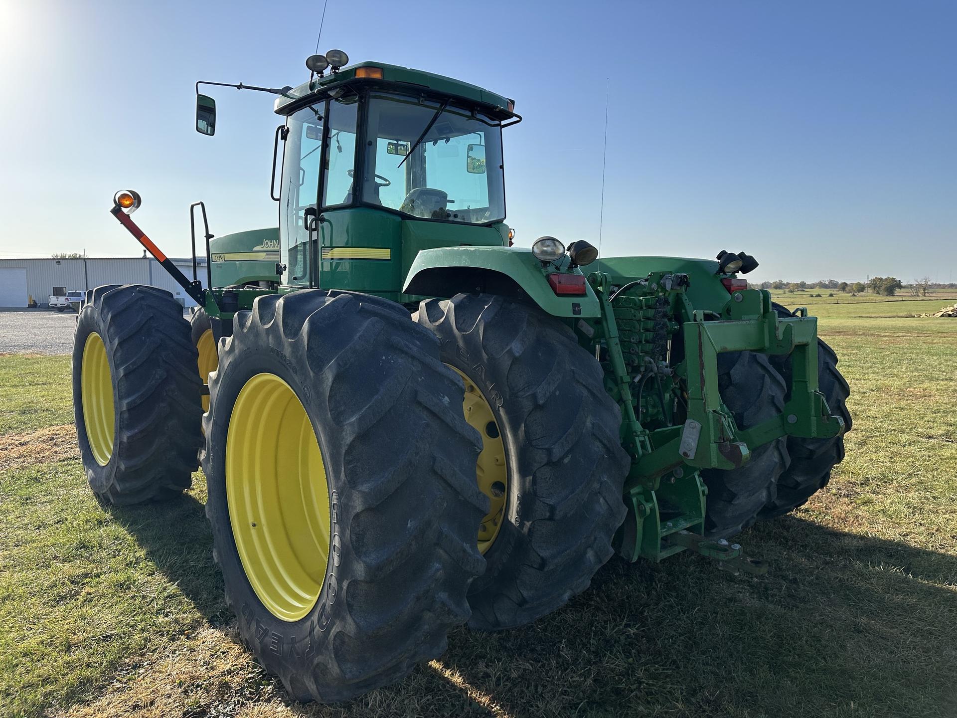 2005 John Deere 9220