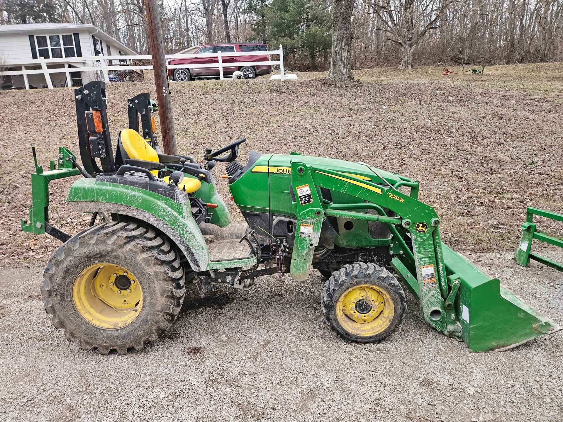 2018 John Deere 2032R Image