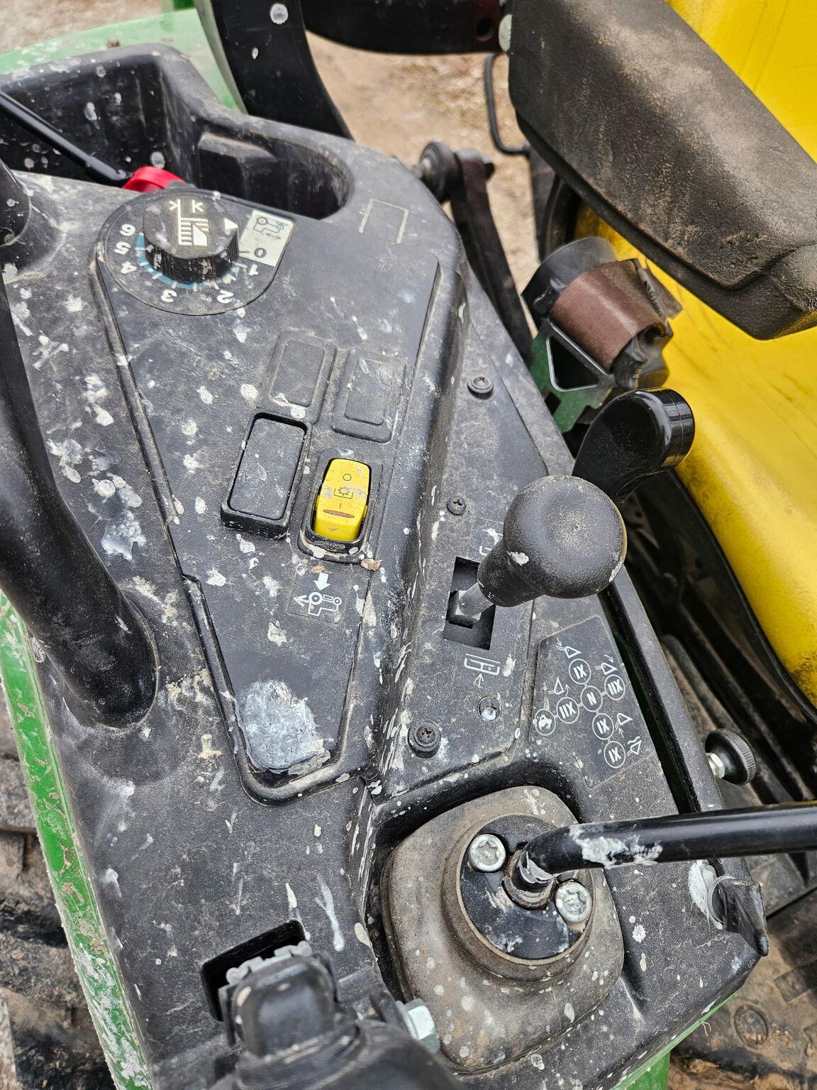 2018 John Deere 2032R Image