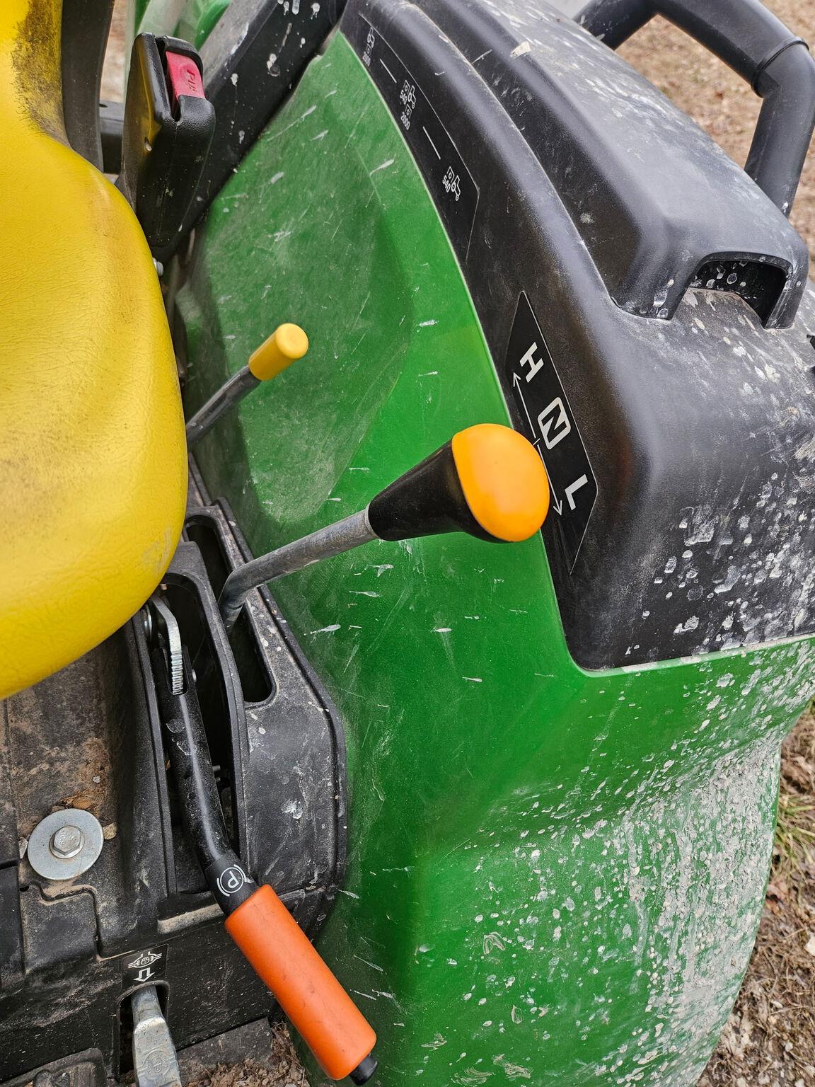 2018 John Deere 2032R Image