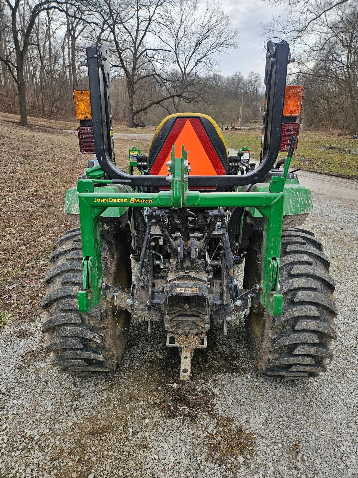 2018 John Deere 2032R Image