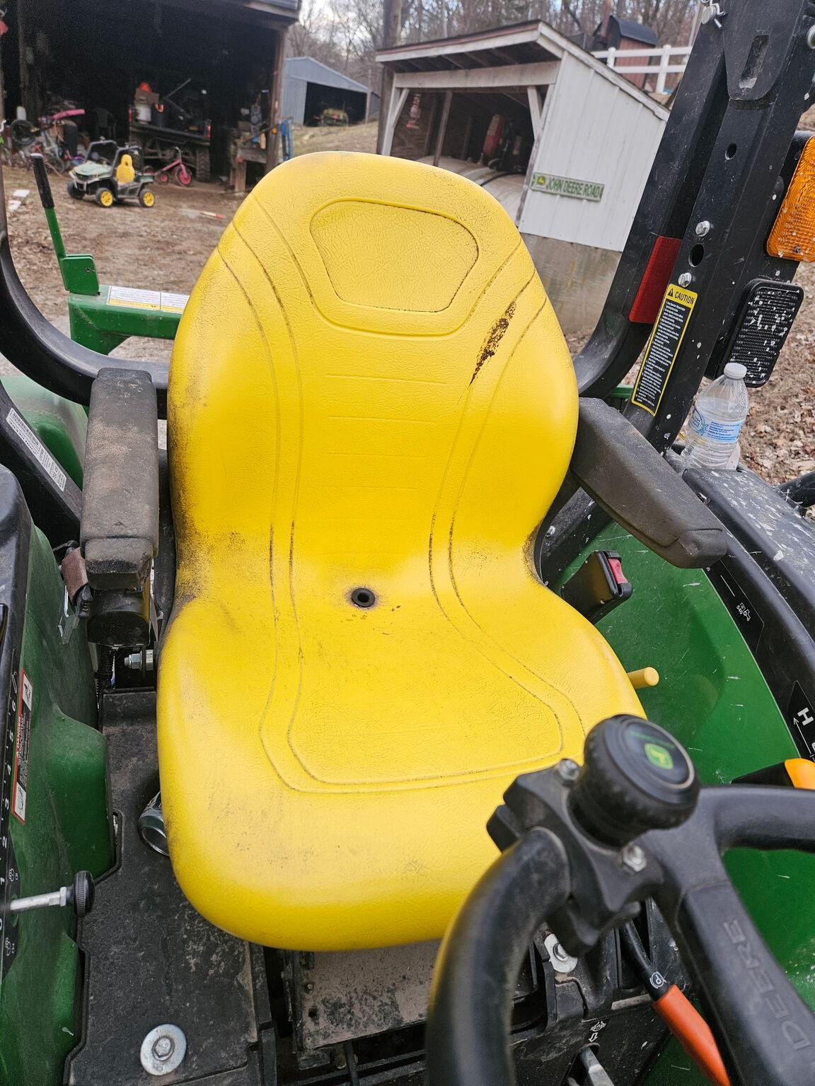 2018 John Deere 2032R Image