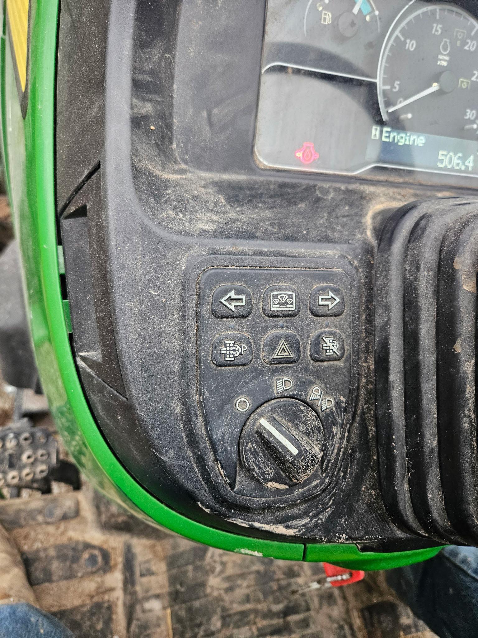 2018 John Deere 2032R Image