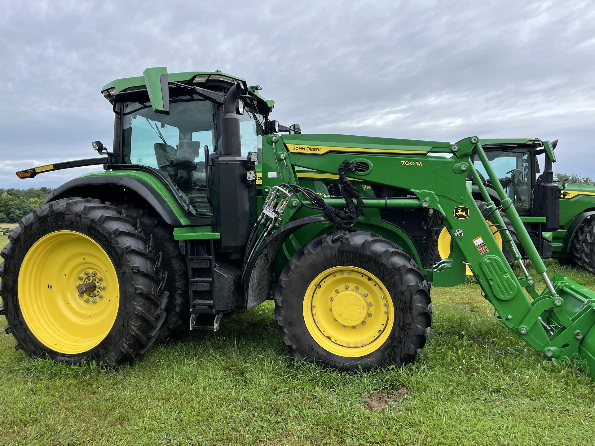 2023 John Deere 7R 210