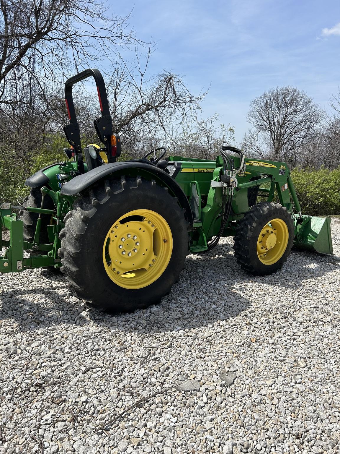 2011 John Deere 5085M