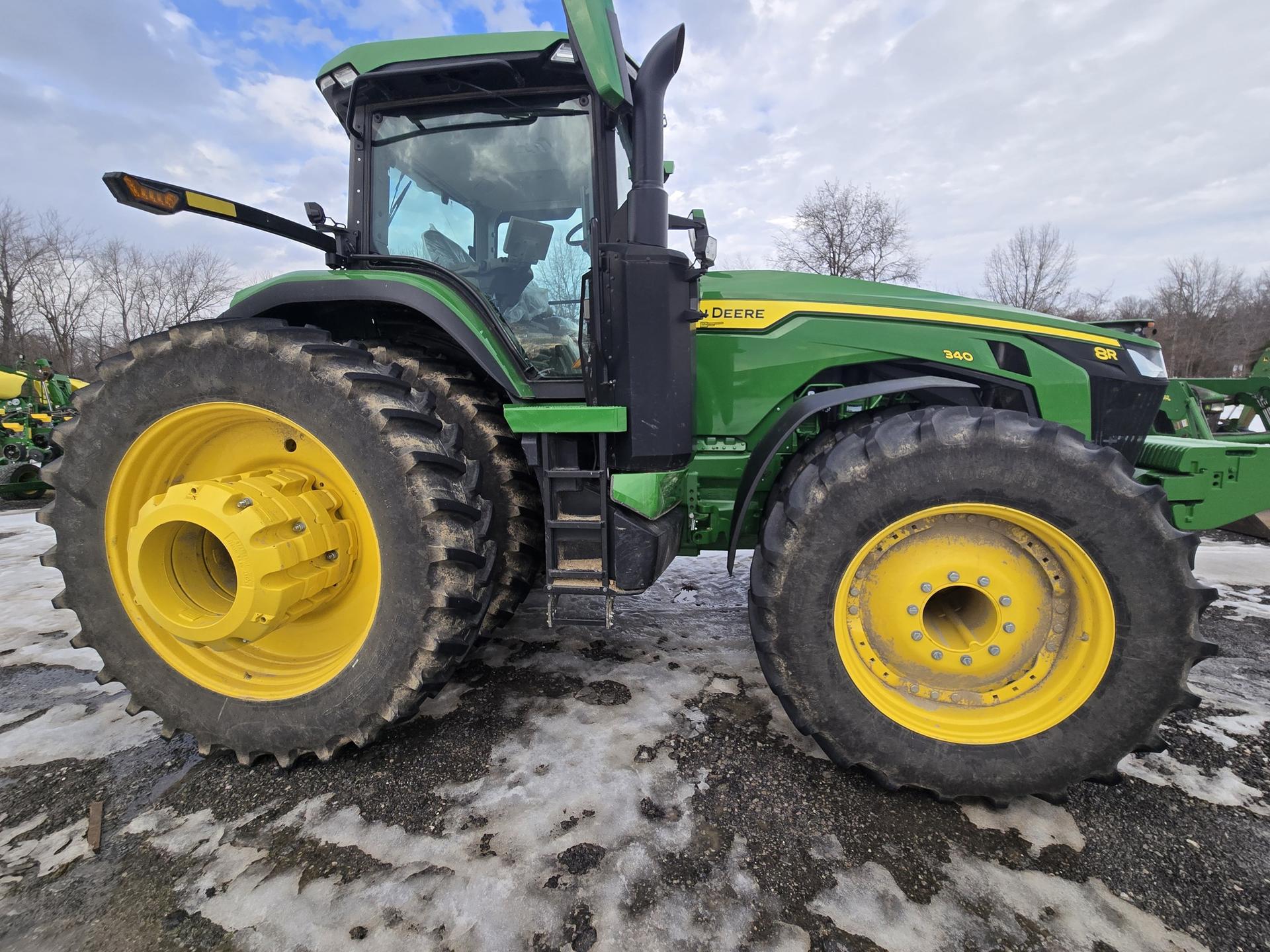 2023 John Deere 8R 340 Image