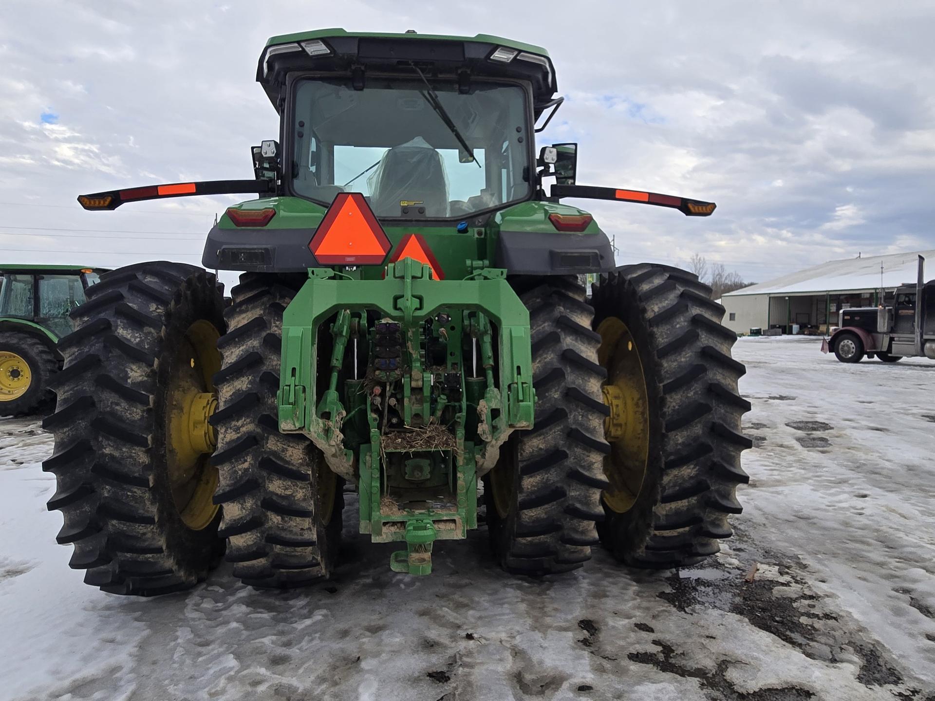 2023 John Deere 8R 340 Image