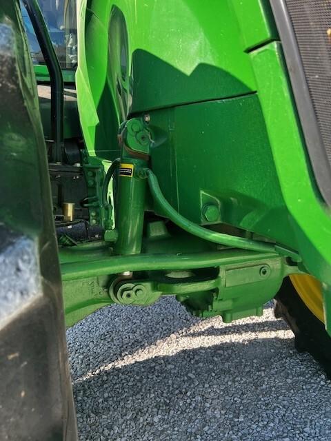 2011 John Deere 7230R Image