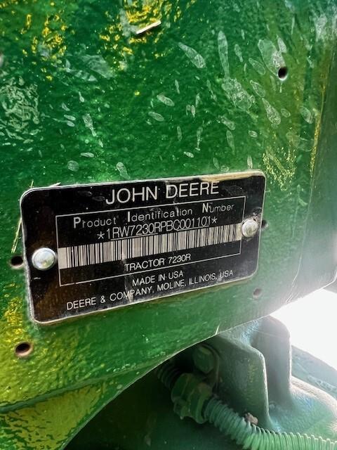 2011 John Deere 7230R Image