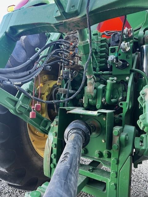 2011 John Deere 7230R Image