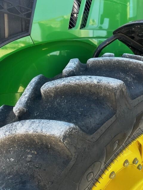 2011 John Deere 7230R Image