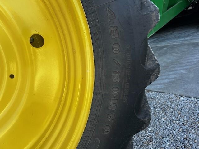 2011 John Deere 7230R Image