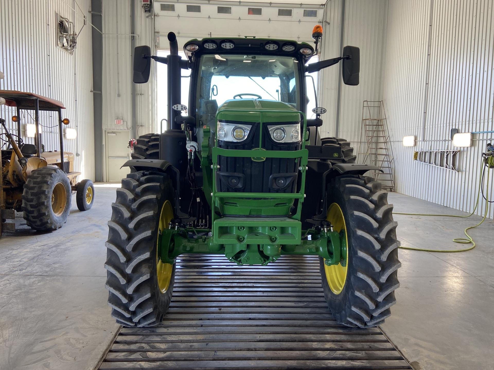 2023 John Deere 6R 175