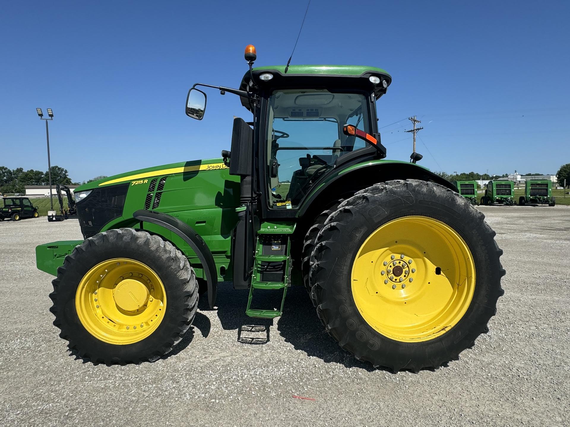 2011 John Deere 7215R