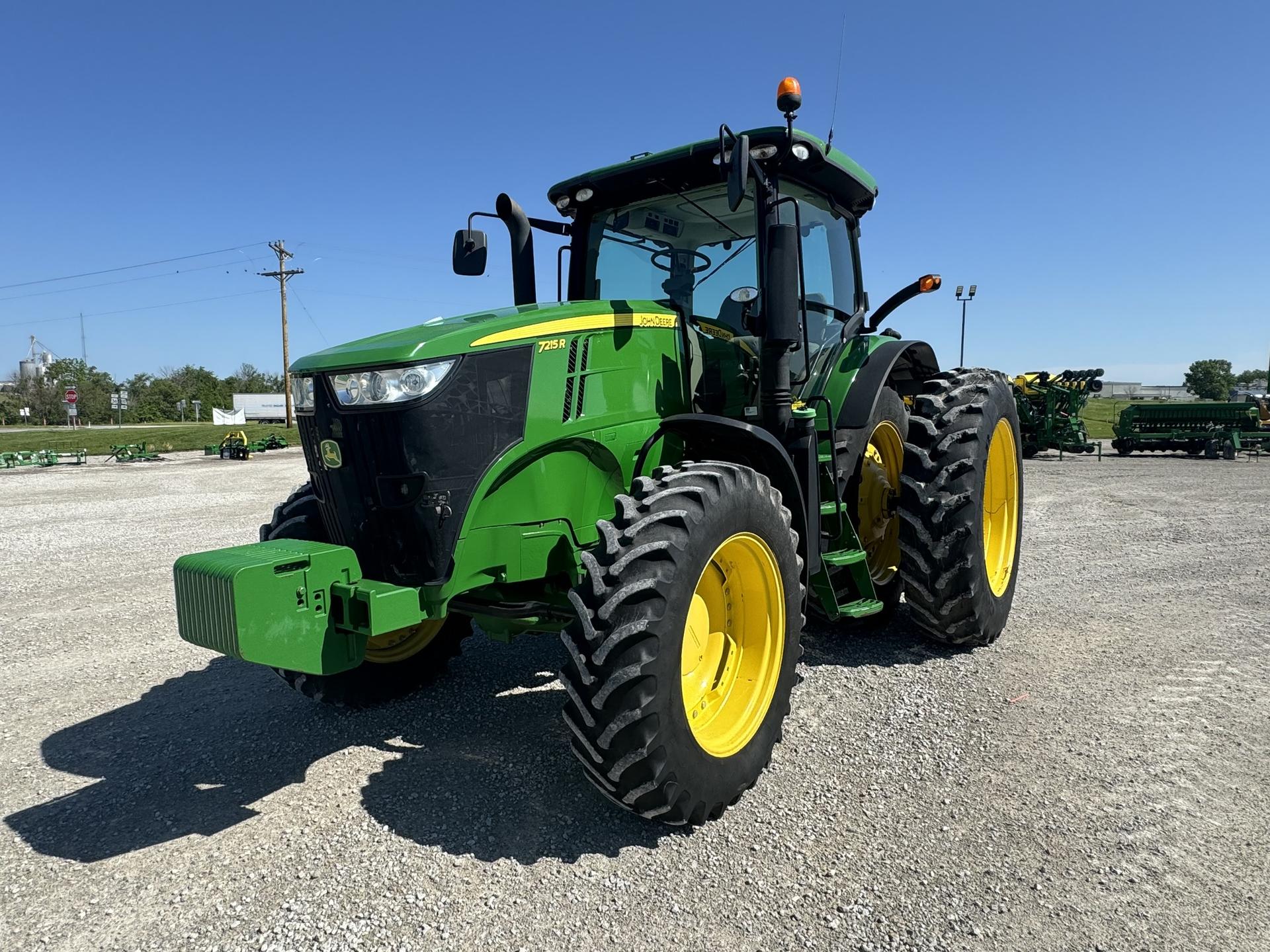 2011 John Deere 7215R