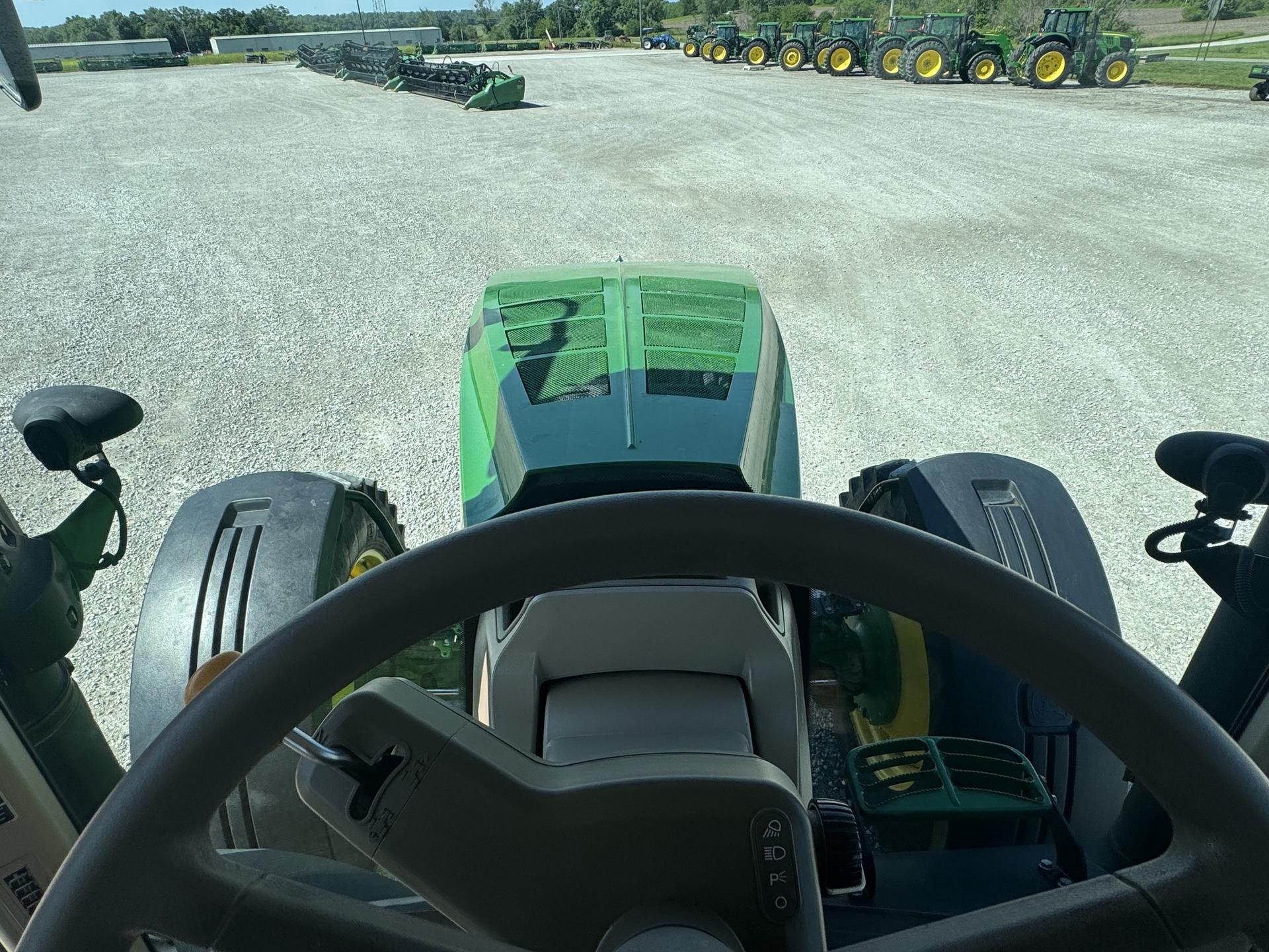 2011 John Deere 7215R