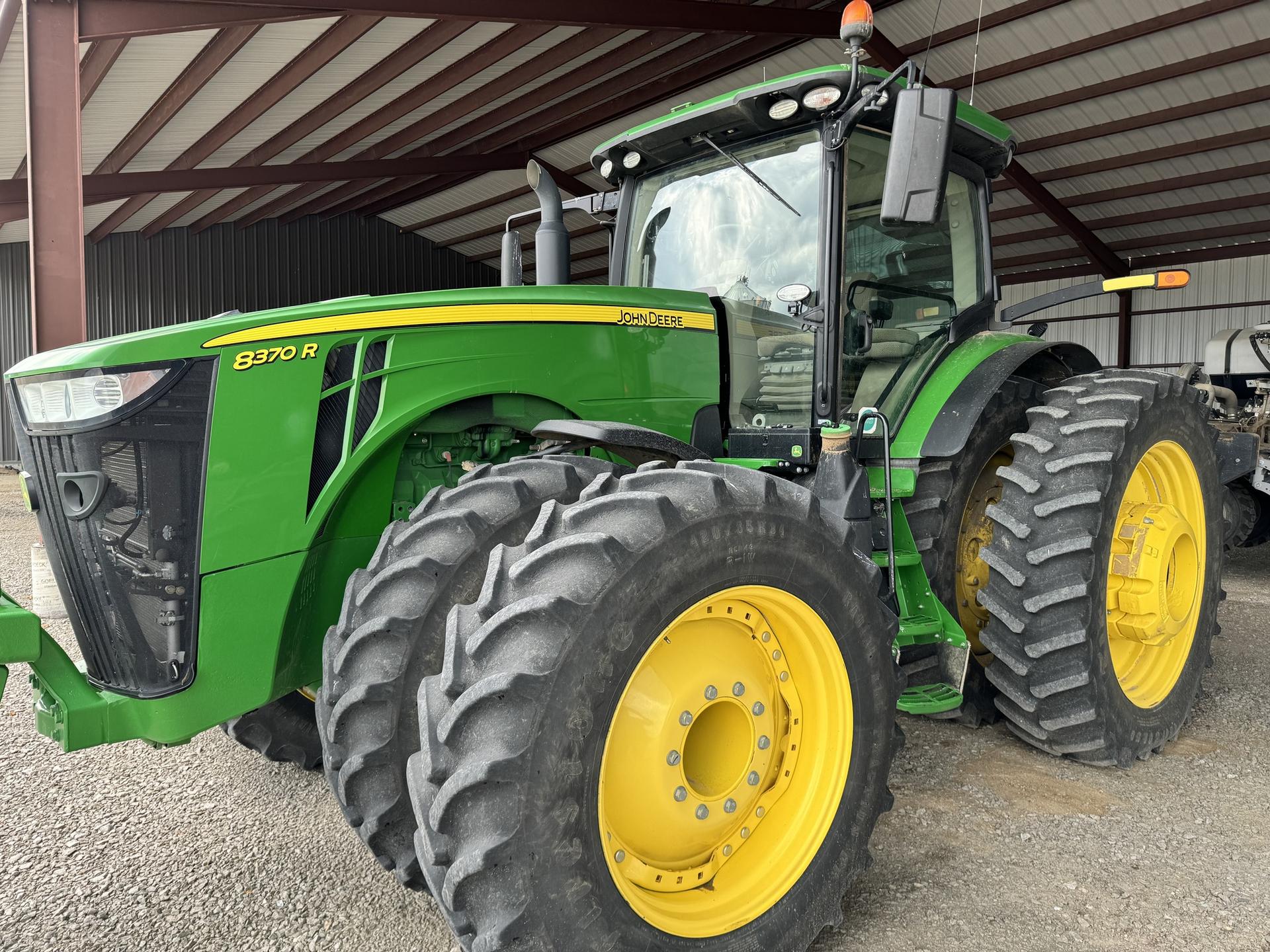 2017 John Deere 8370R