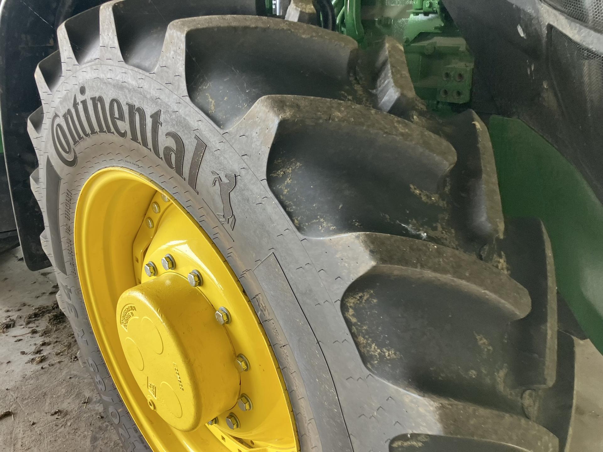 2024 John Deere 8R 250