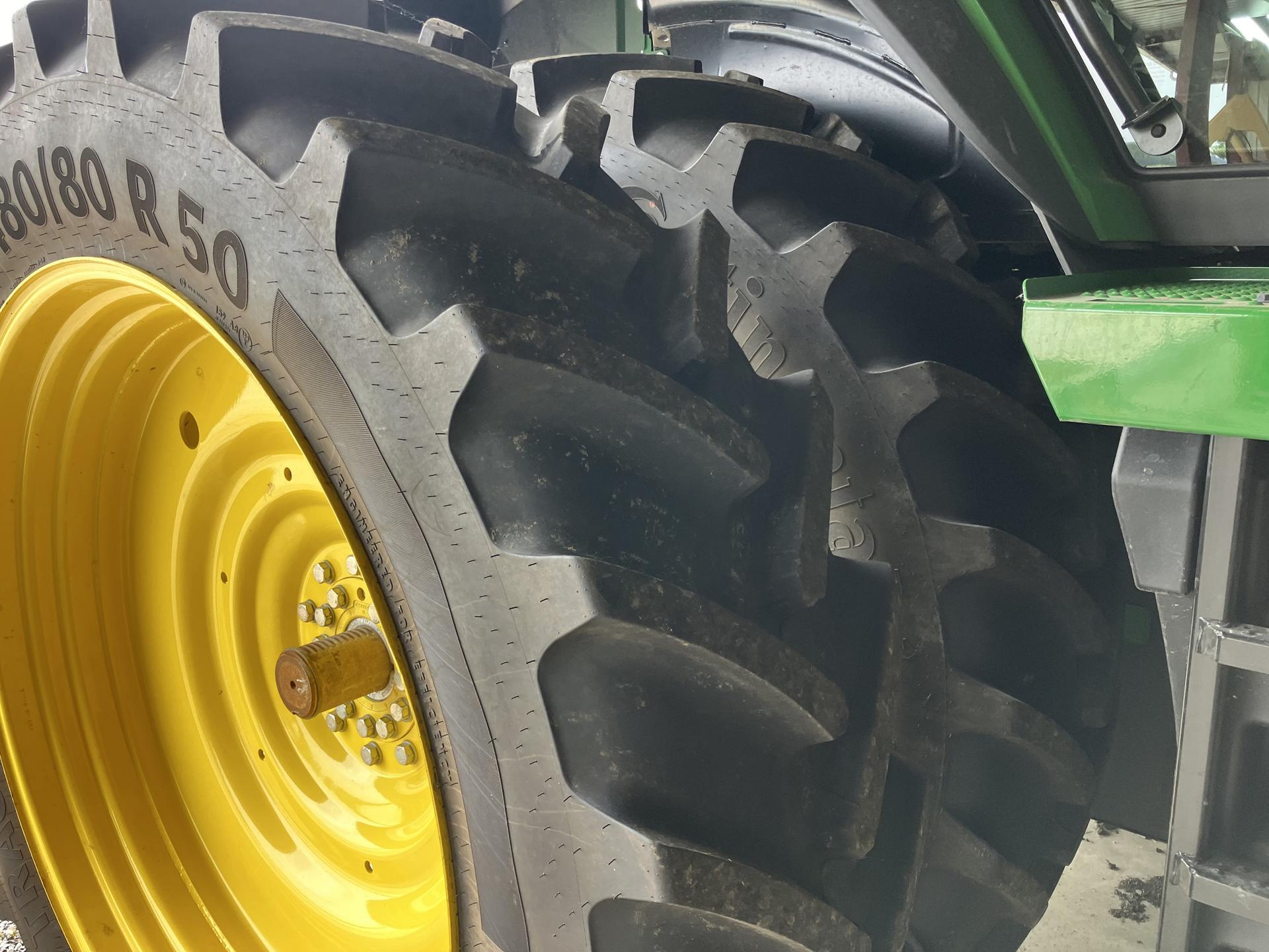 2024 John Deere 8R 250