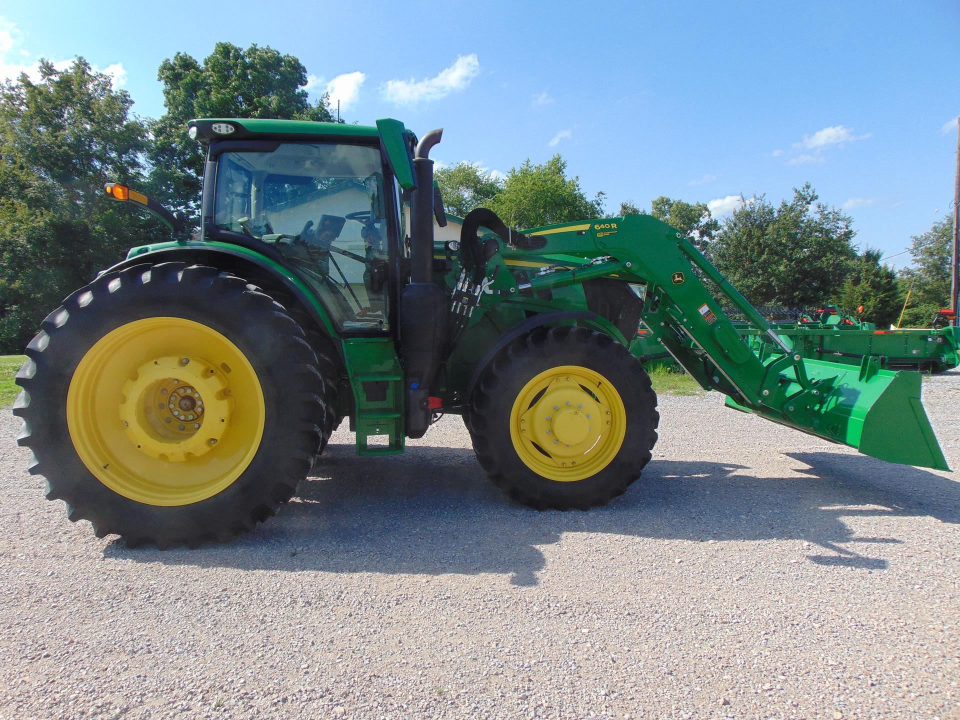 2022 John Deere 6R 155