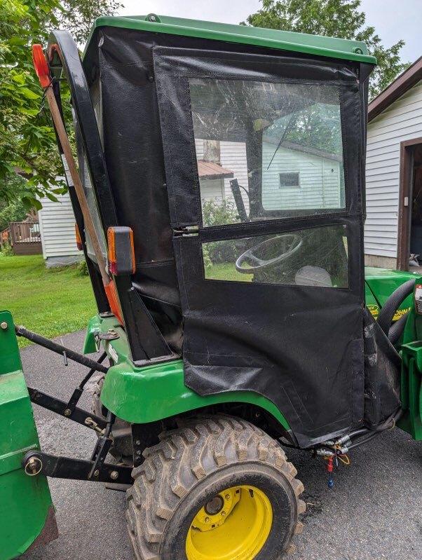 2007 John Deere 2305