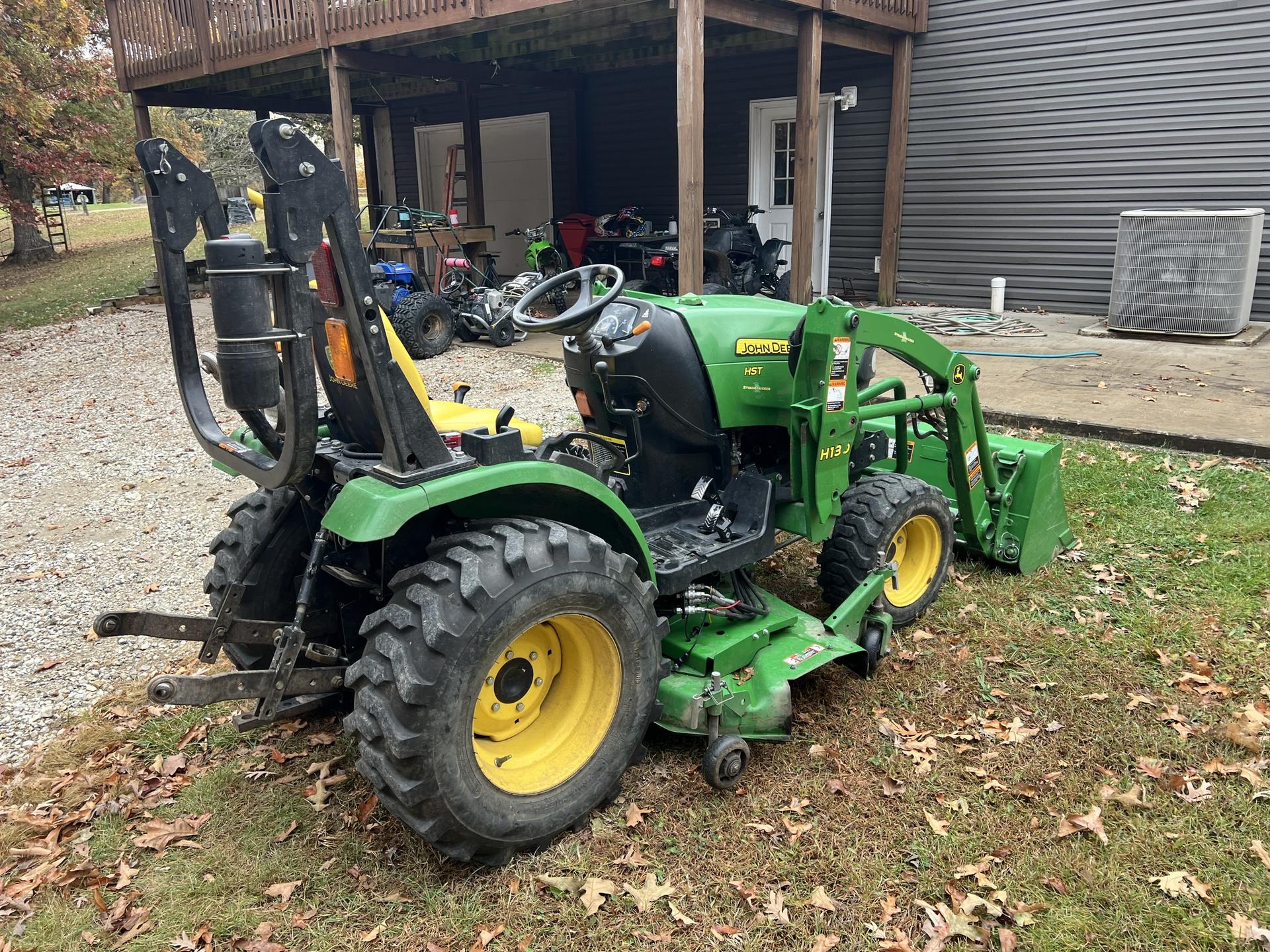 2015 John Deere 2025R Image