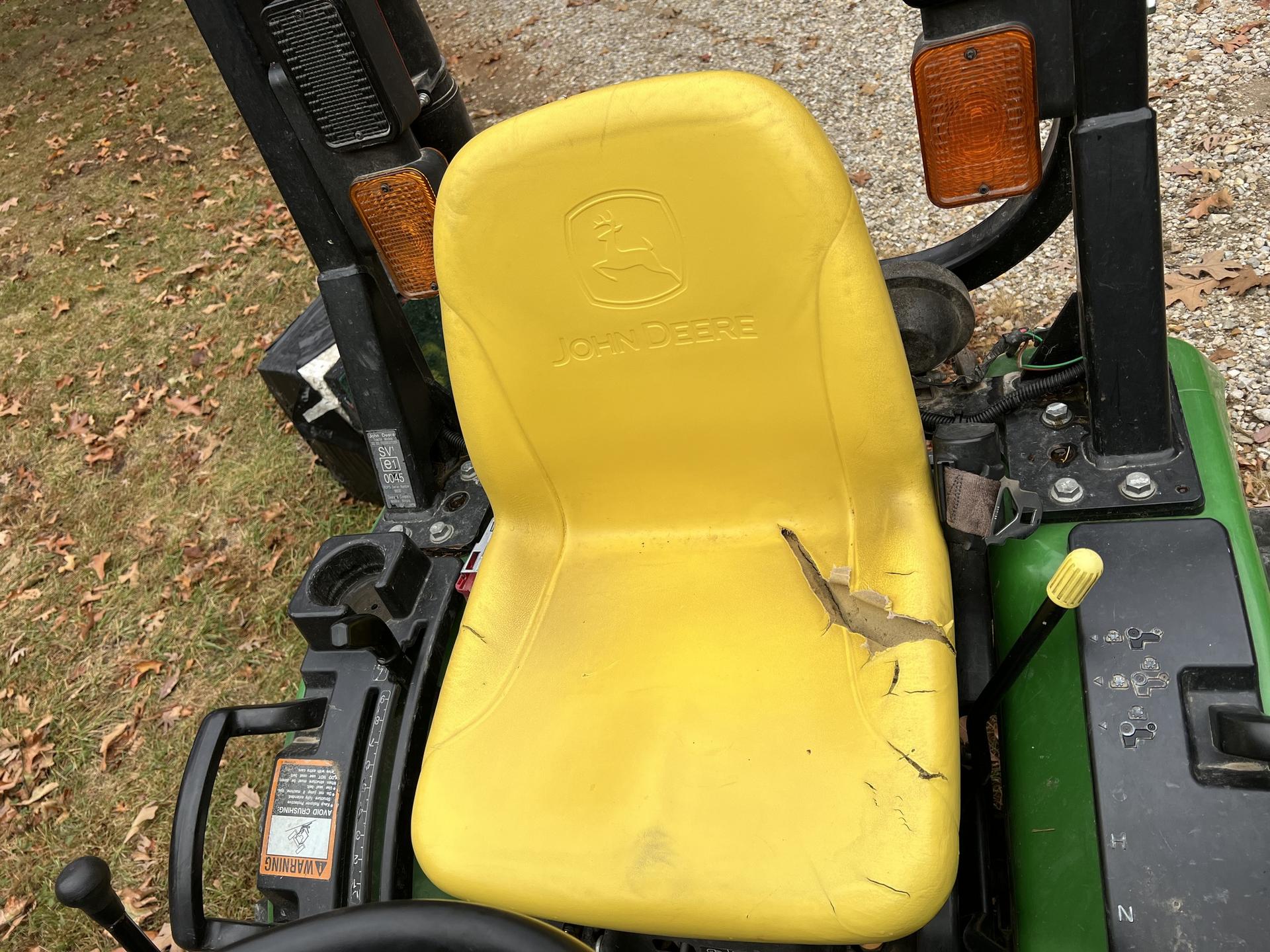 2015 John Deere 2025R Image