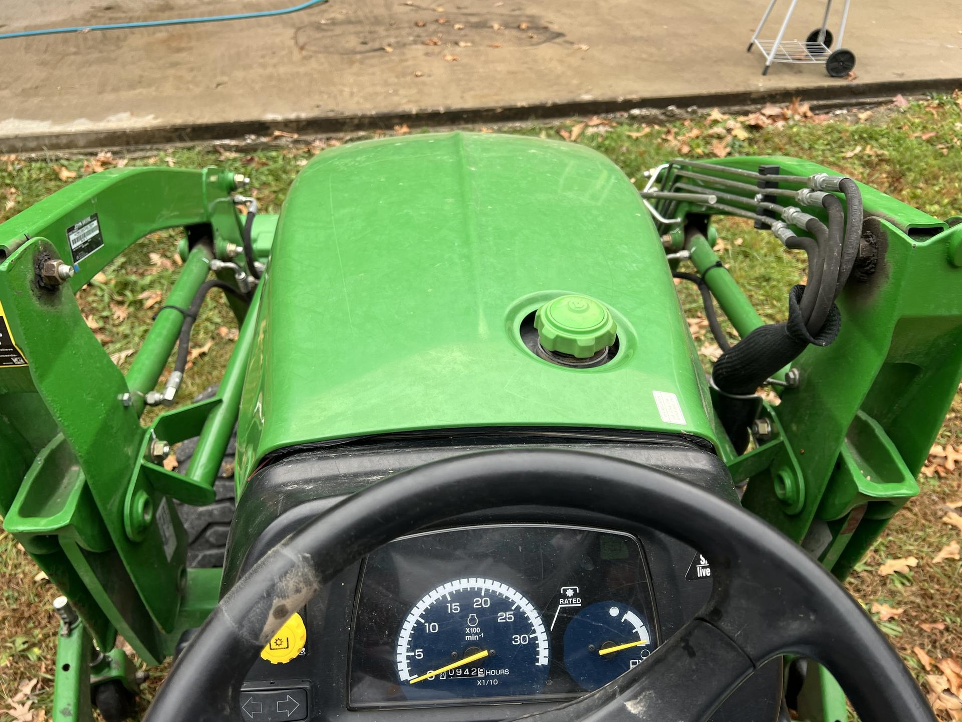 2015 John Deere 2025R Image