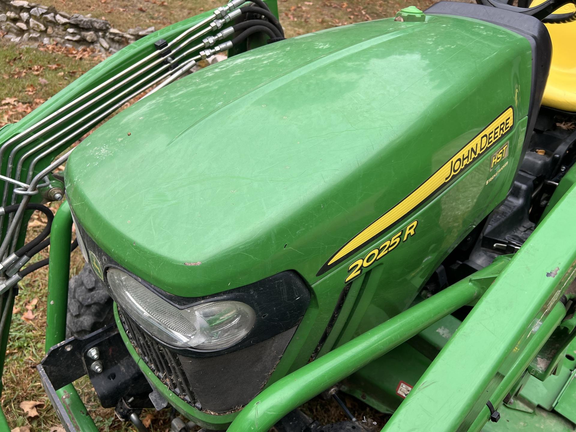 2015 John Deere 2025R Image