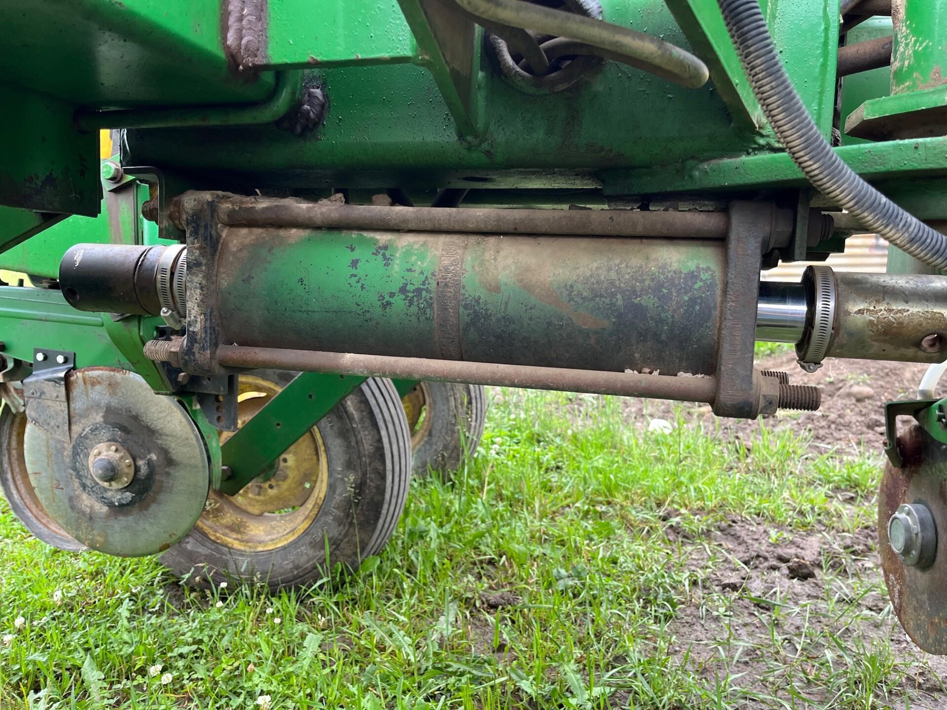 1985 John Deere 7000 Image