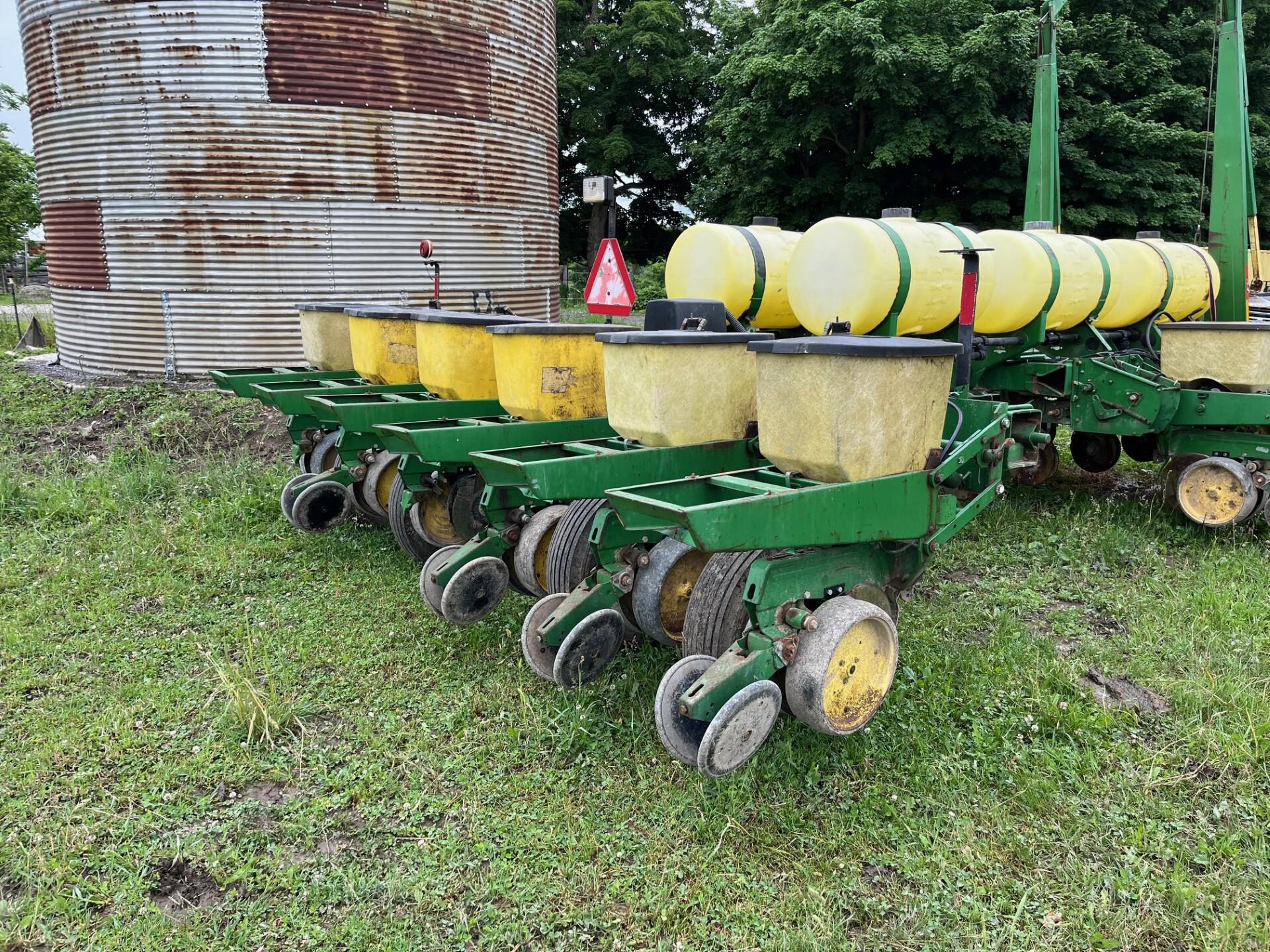 1985 John Deere 7000 Image