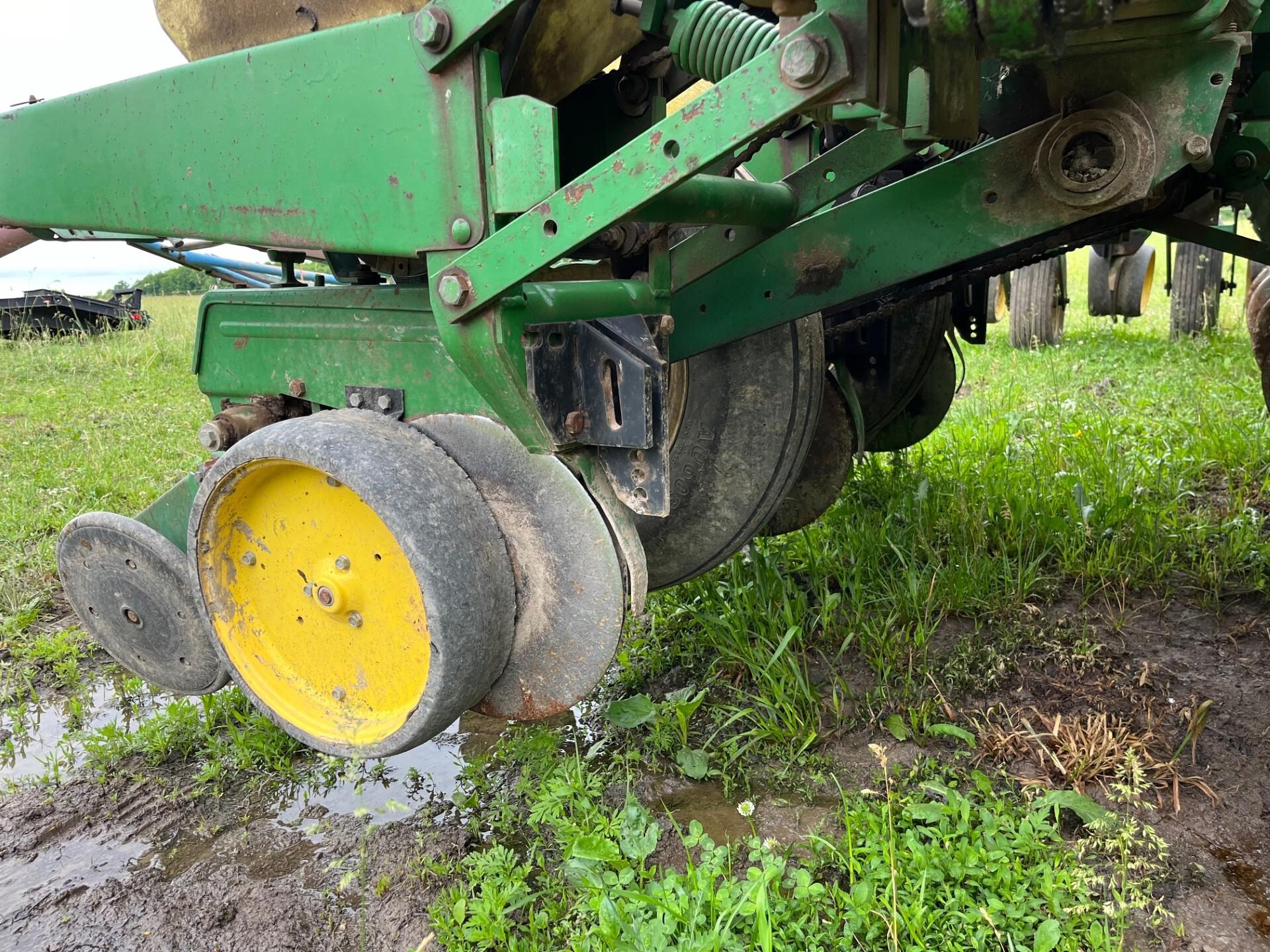 1985 John Deere 7000 Image