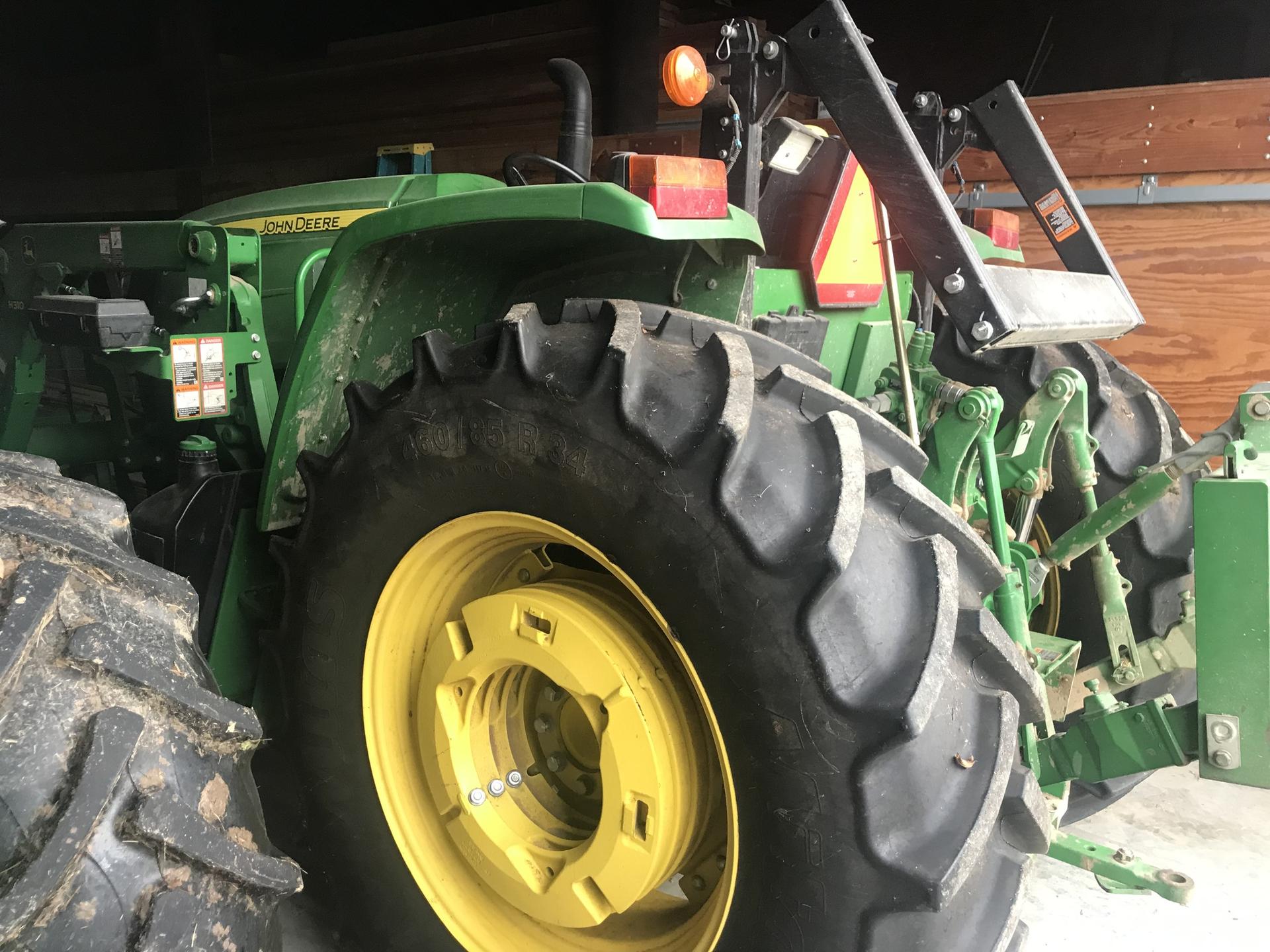 2017 John Deere 6120E