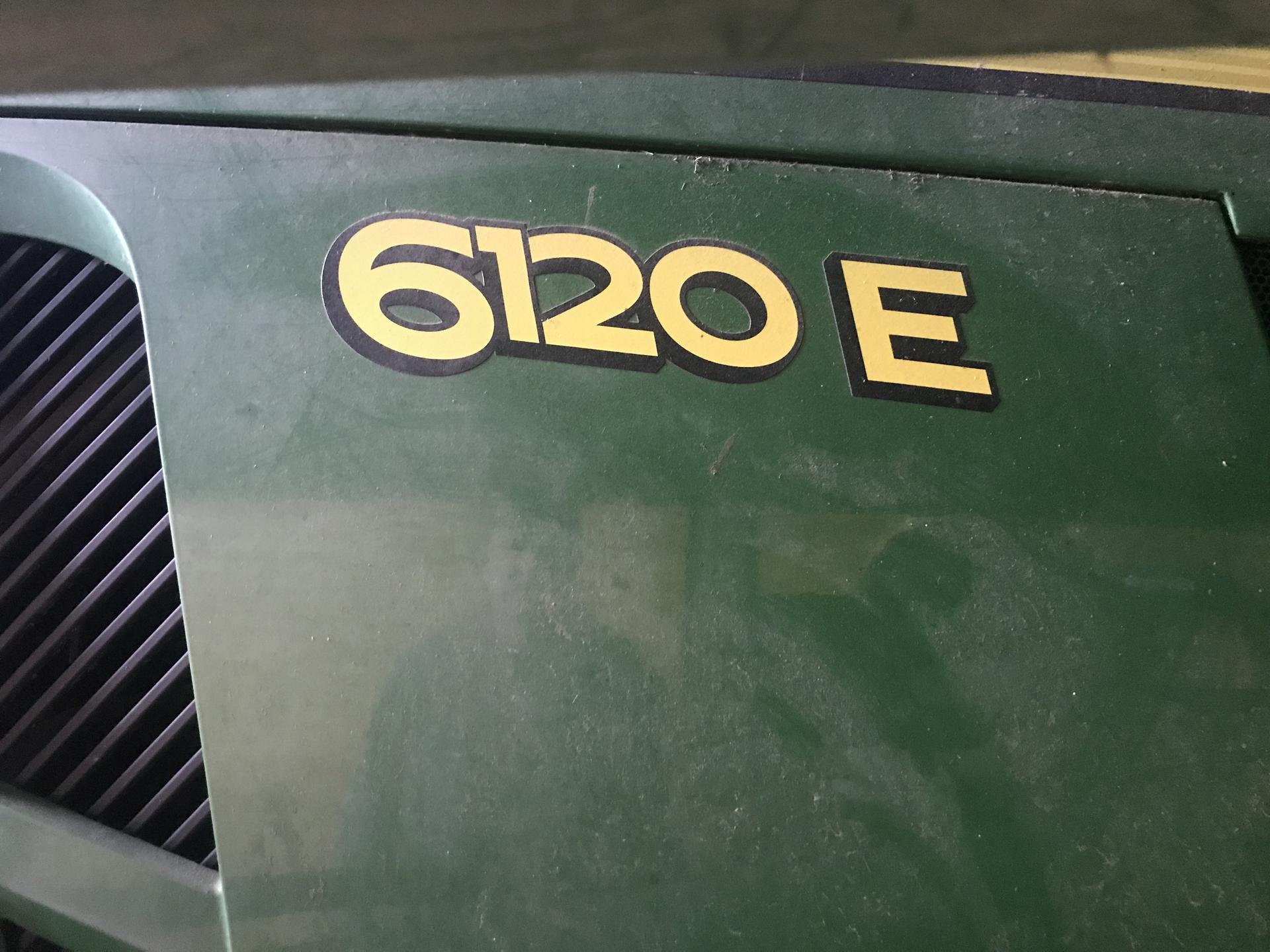 2017 John Deere 6120E