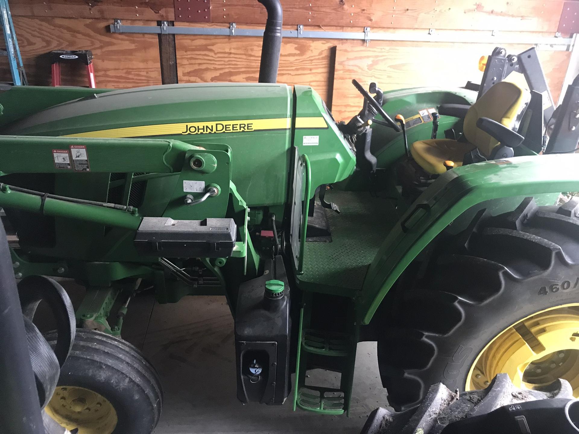 2017 John Deere 6120E