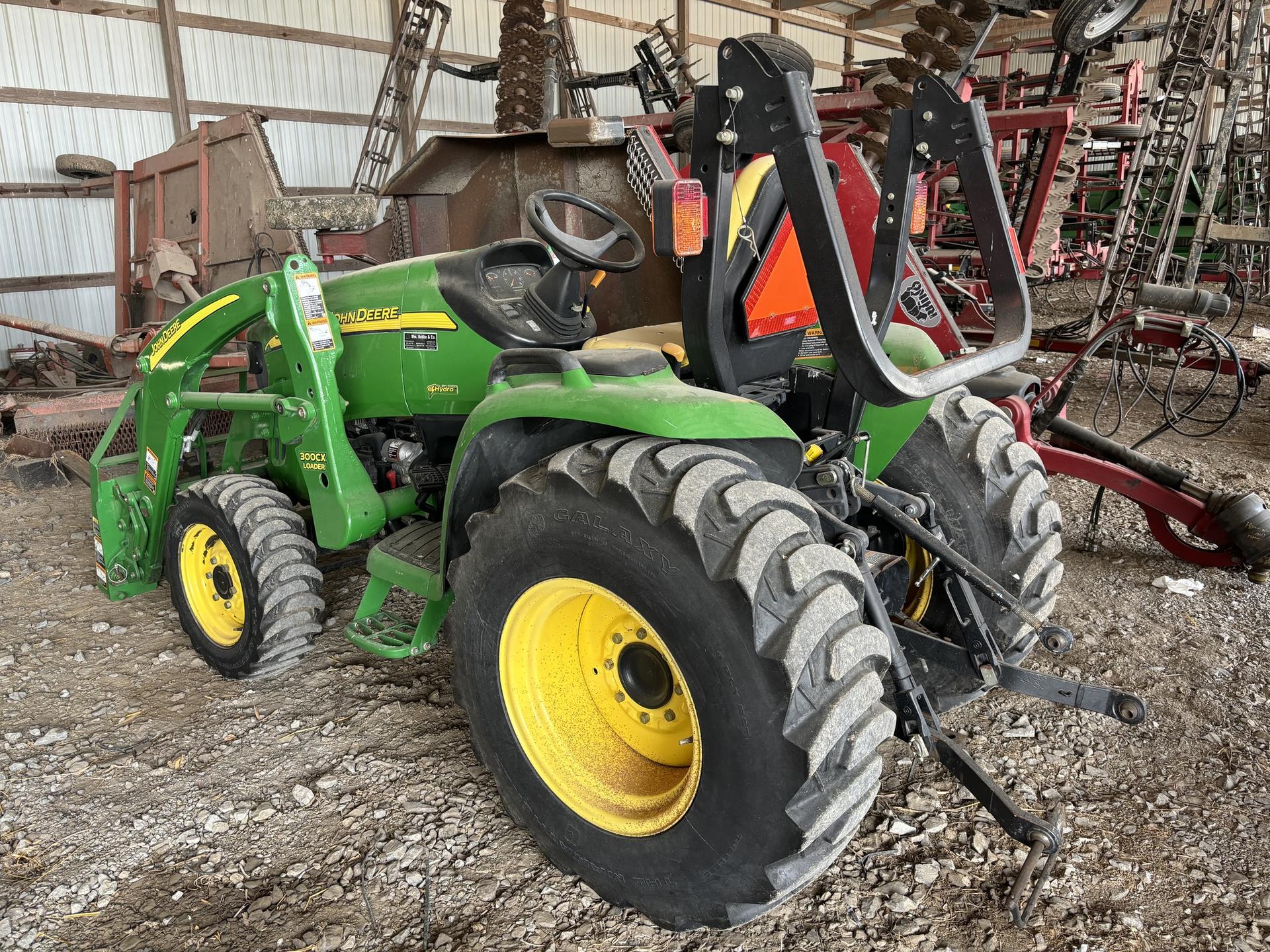 2008 John Deere 3320