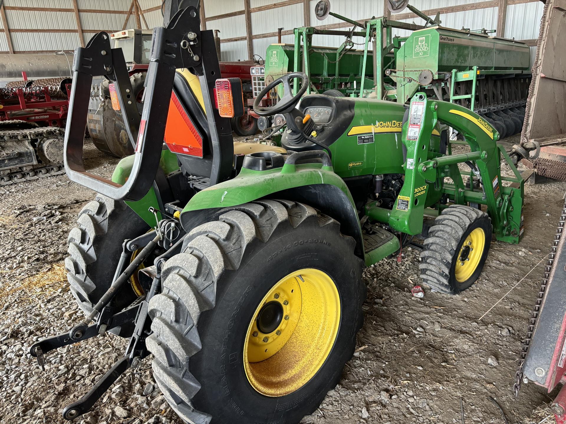 2008 John Deere 3320