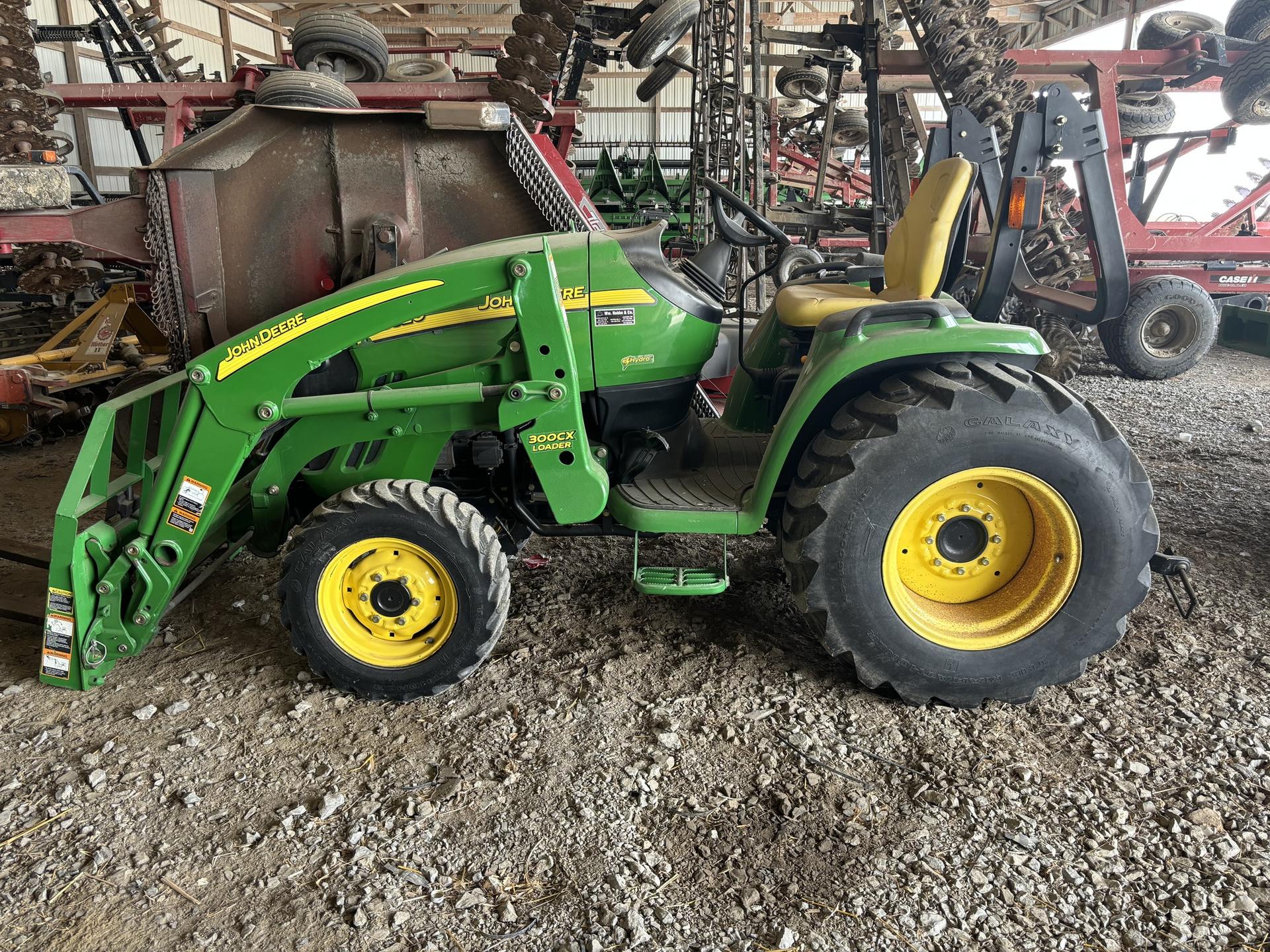 2008 John Deere 3320