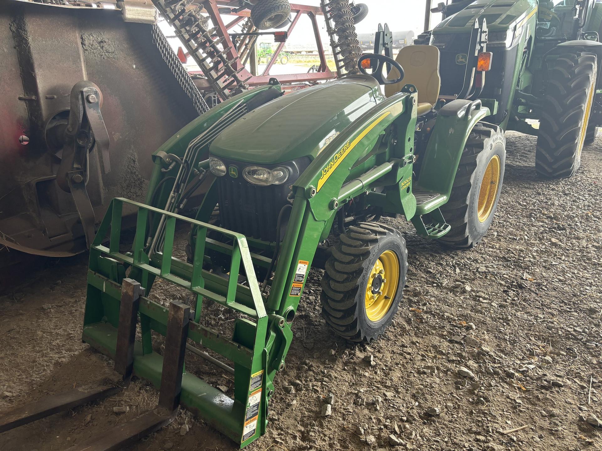 2008 John Deere 3320