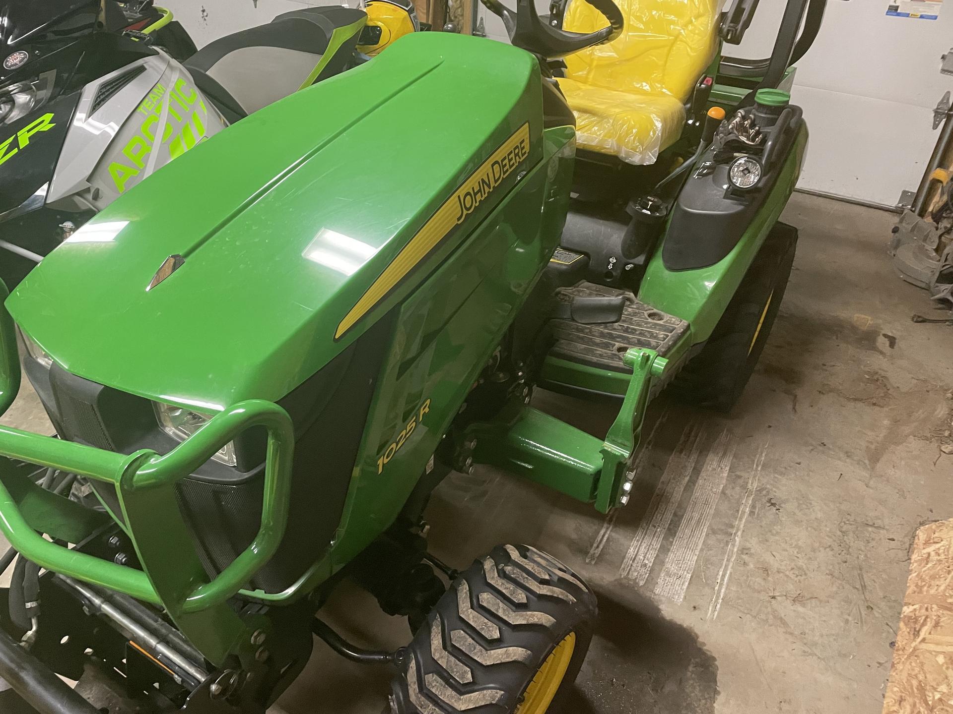 2019 John Deere 1025R Image