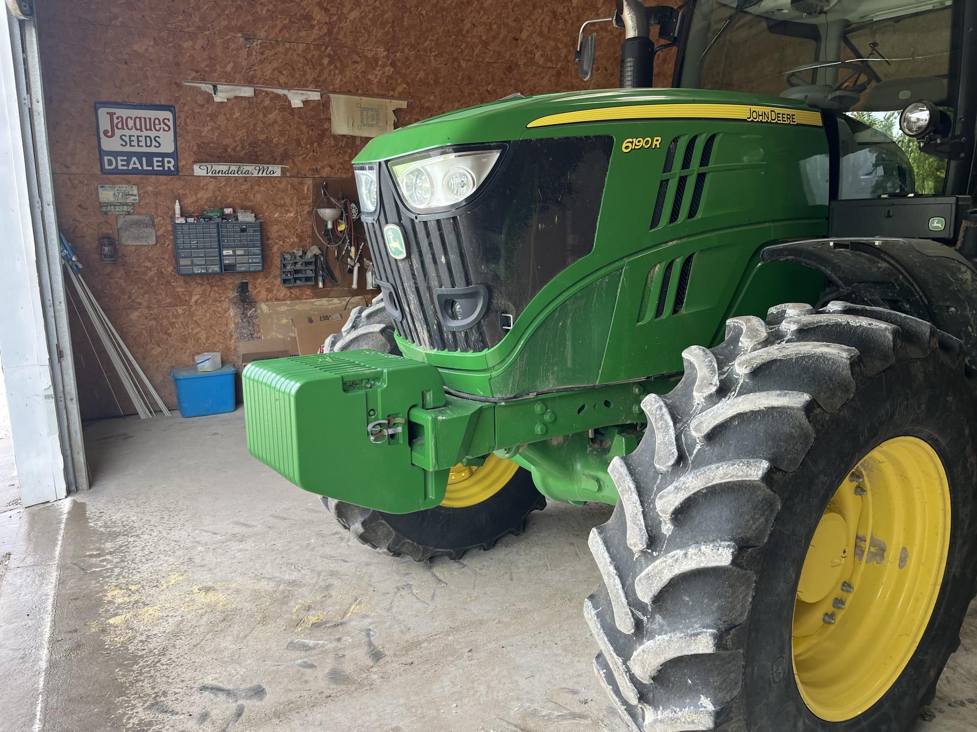 2013 John Deere 6190R Image