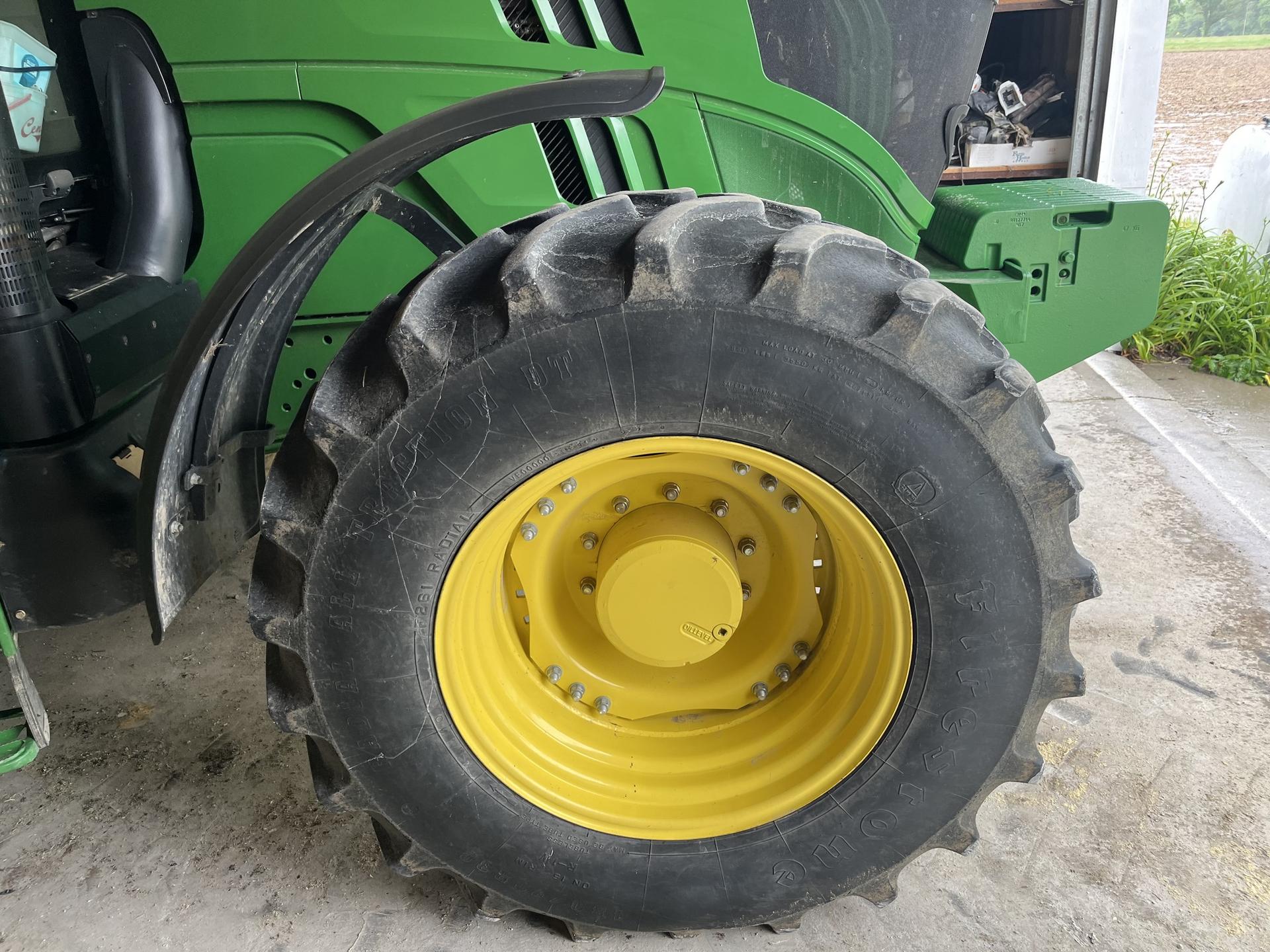 2013 John Deere 6190R Image