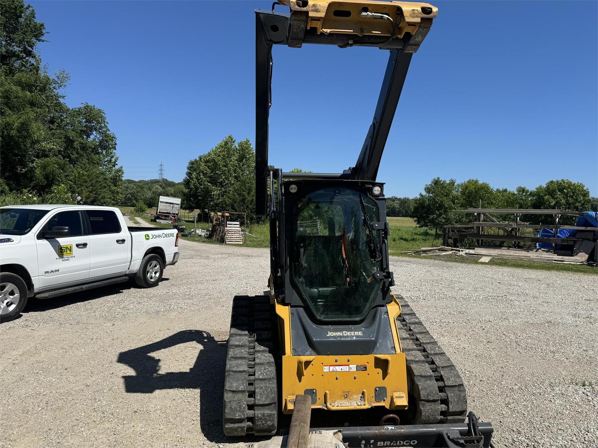 2021 John Deere 325G Image