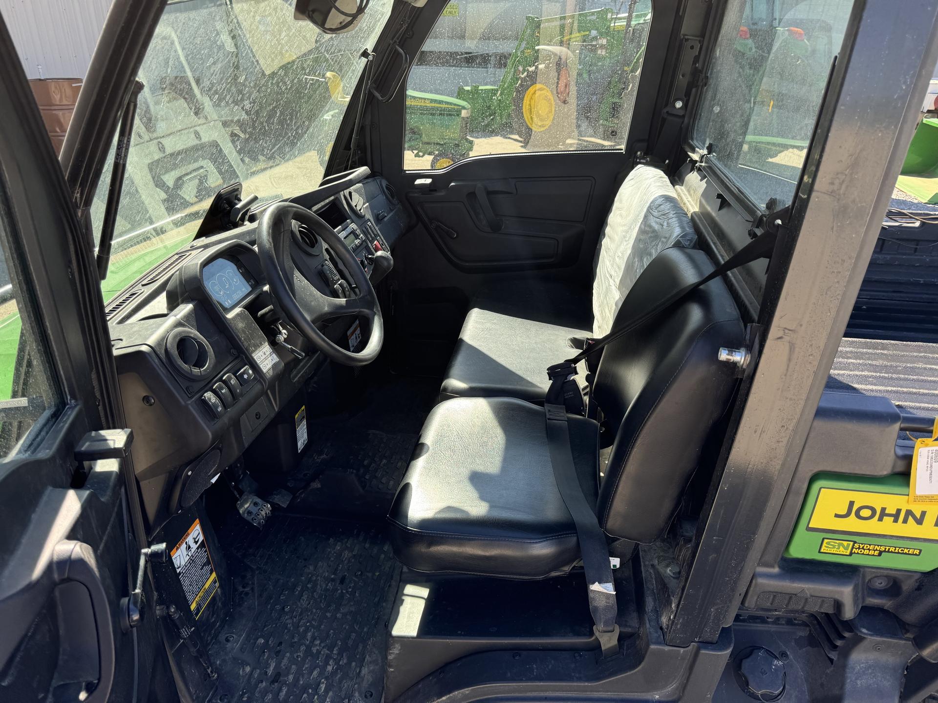 2023 John Deere XUV 835M