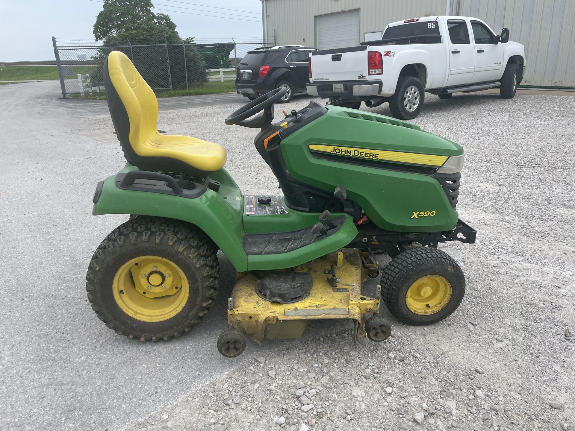 2018 John Deere X590