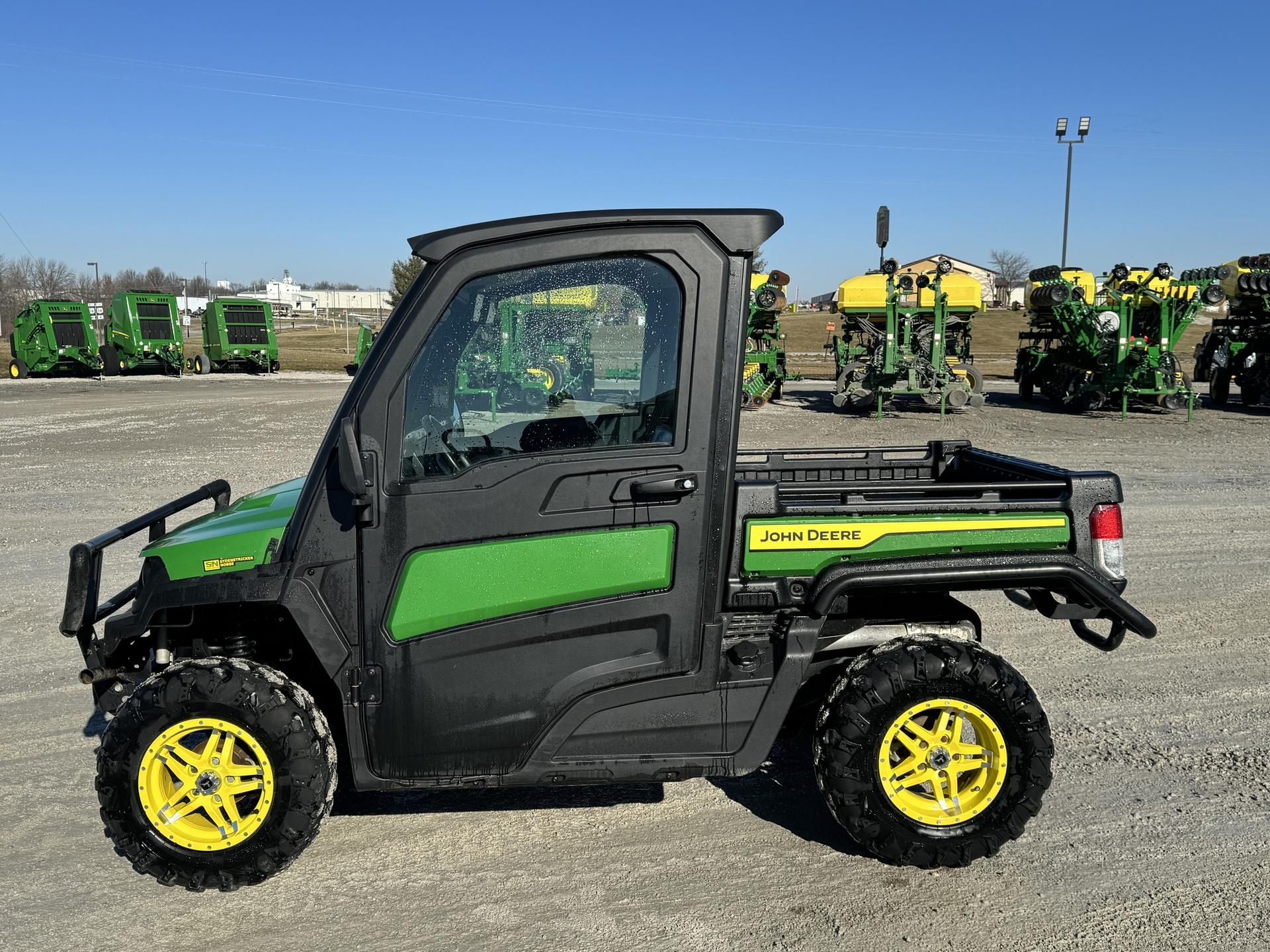 2023 John Deere XUV 835M