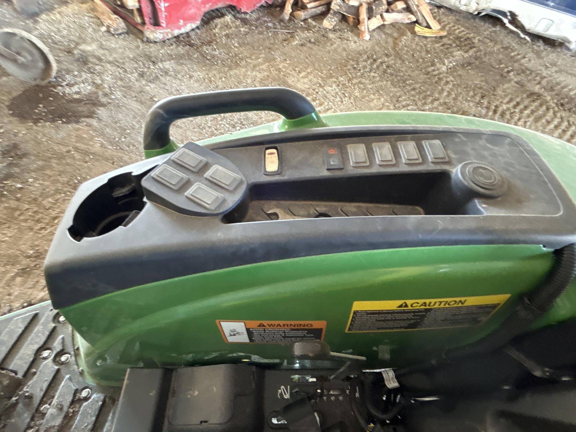 2022 John Deere 4044M Image