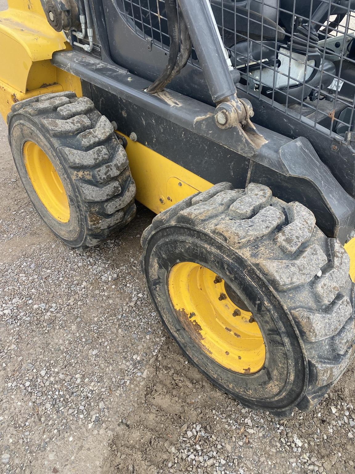 2013 New Holland L220