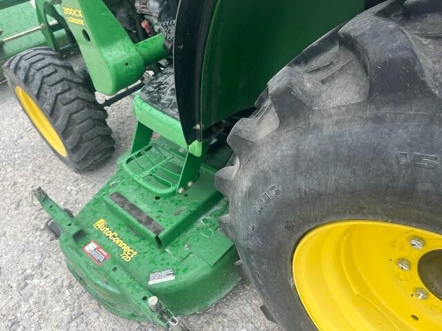 2011 John Deere 3320